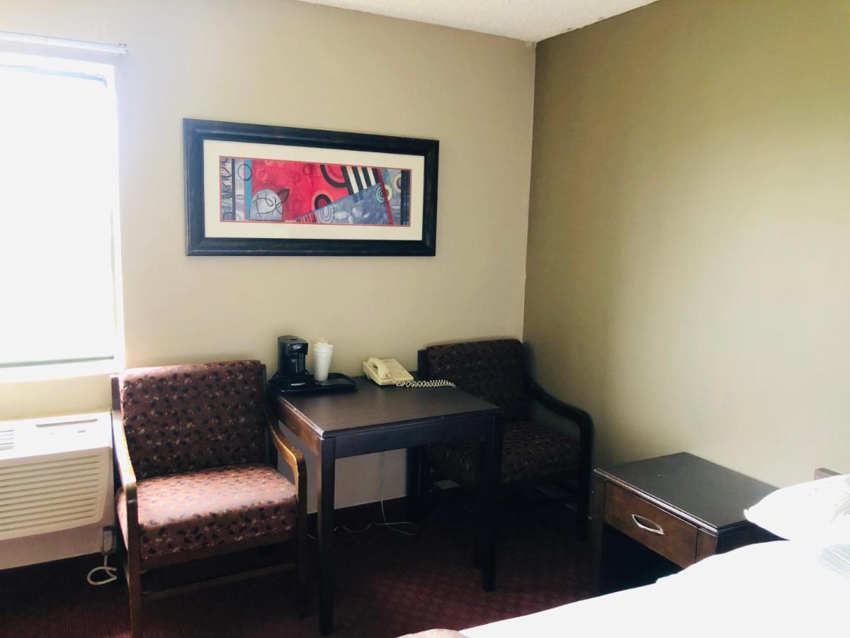 The Inn&Suites Sw Омаха Экстерьер фото