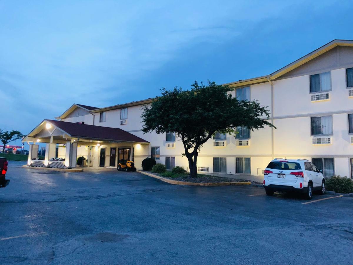 The Inn&Suites Sw Омаха Экстерьер фото